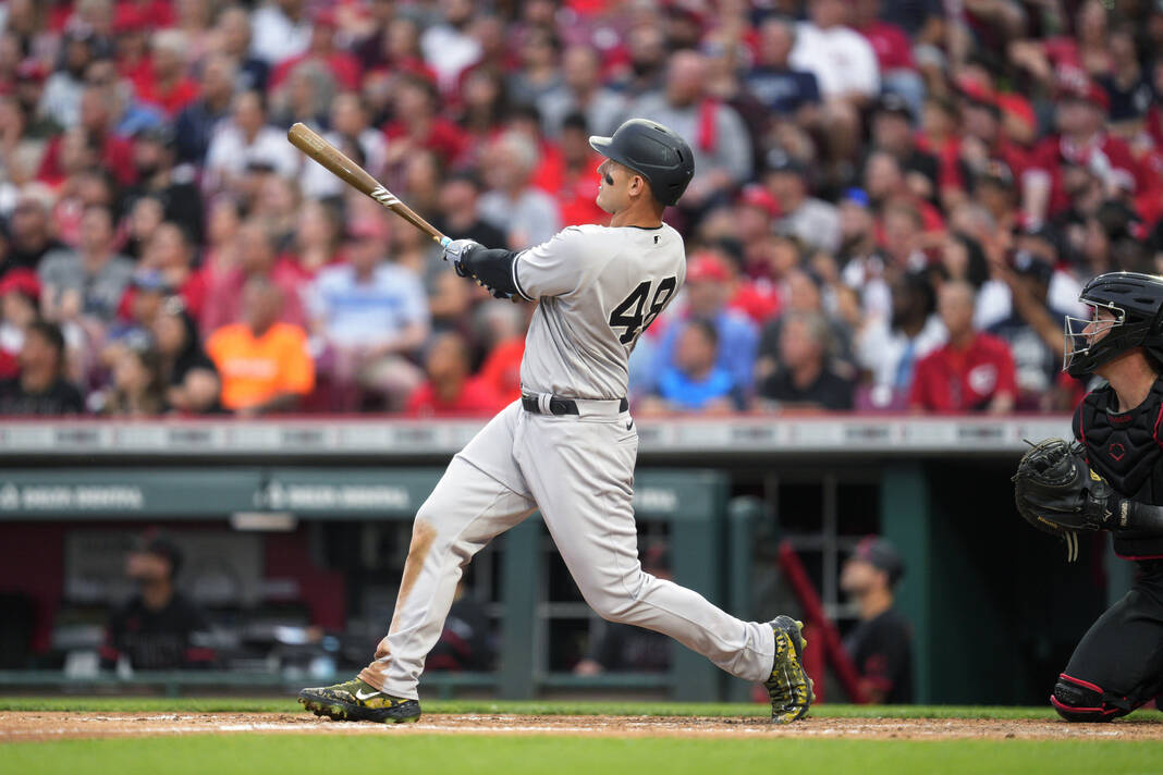 Judge homers again, powers Yankees past Reds 6-2