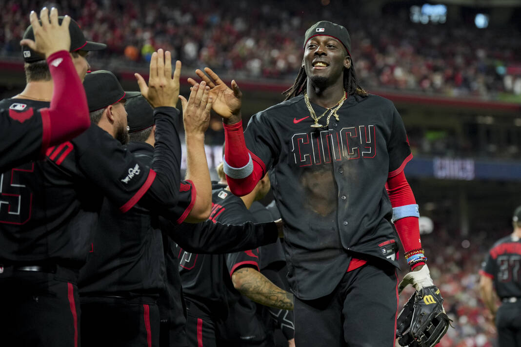 De La Cruz goes for cycle and Votto hits 2 clutch homers as streaking Reds  stop Braves 11-10 - Sent-trib