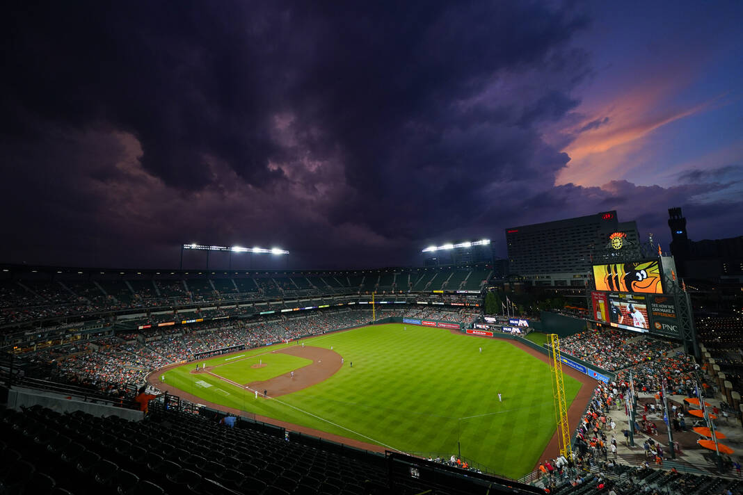 Reds top Orioles 3-1