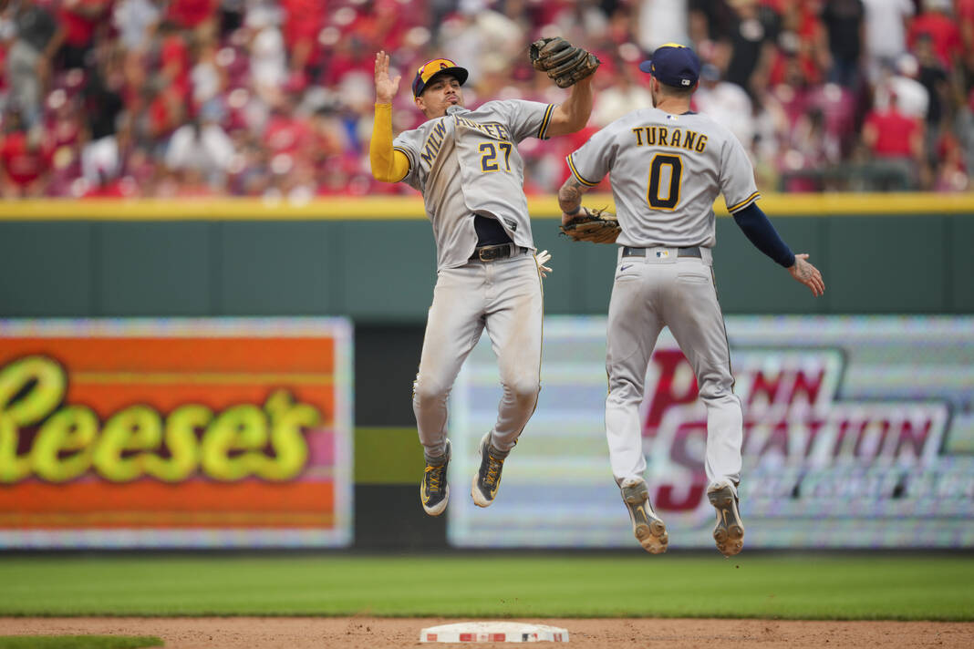 Christian Yelich gets tossed after getting called out at first : r/baseball