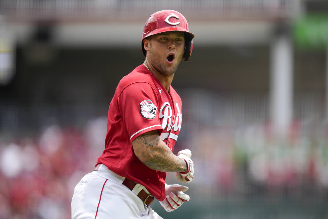 Cincinnati Reds beat Diamondbacks 7-3 for series sweep