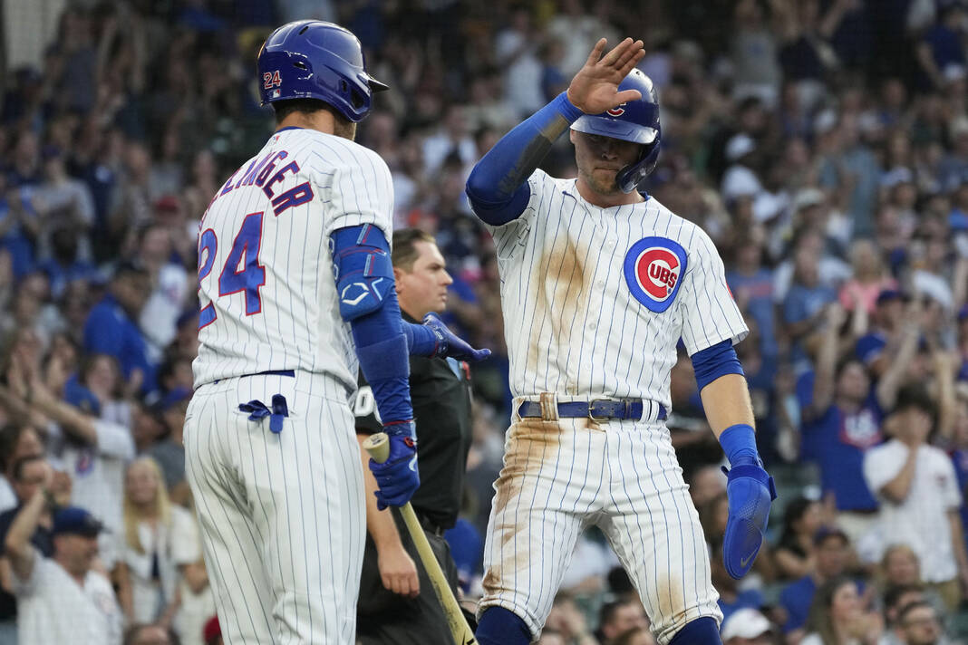 Cubs take 3 of 4 in series, knock Reds from atop NL Central with 5