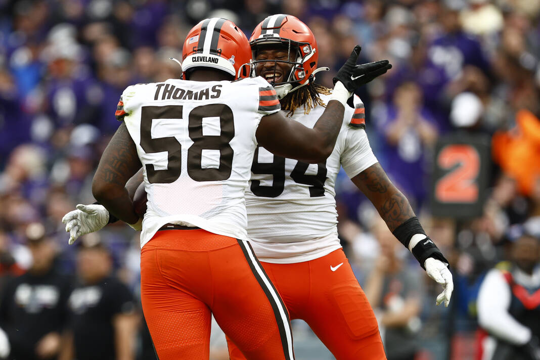 Browns DEs Alex Wright, Isaiah Thomas could miss significant time with knee  injuries - Sent-trib